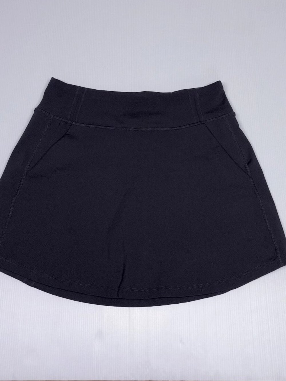 LÖLÉ women's small black skirt short NEW